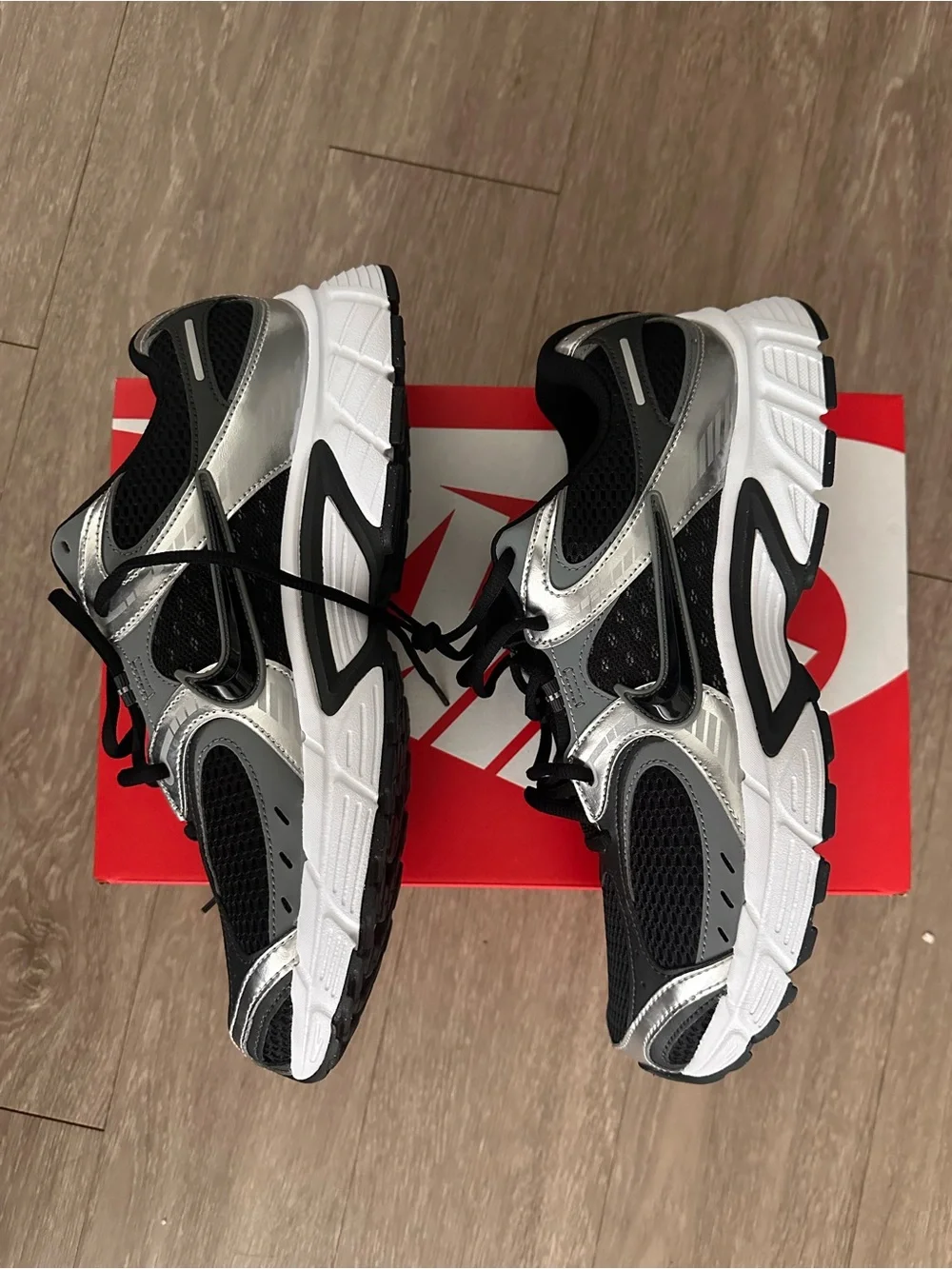 Nike Mens V5 RNR Sneakers - Picture 4 of 6